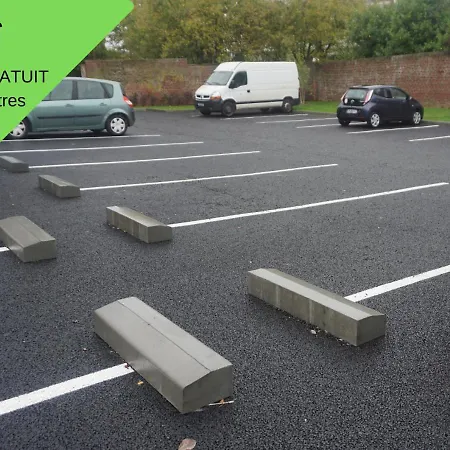 Grand T2 Jardin Wifi Parking Proche Gare 아파트